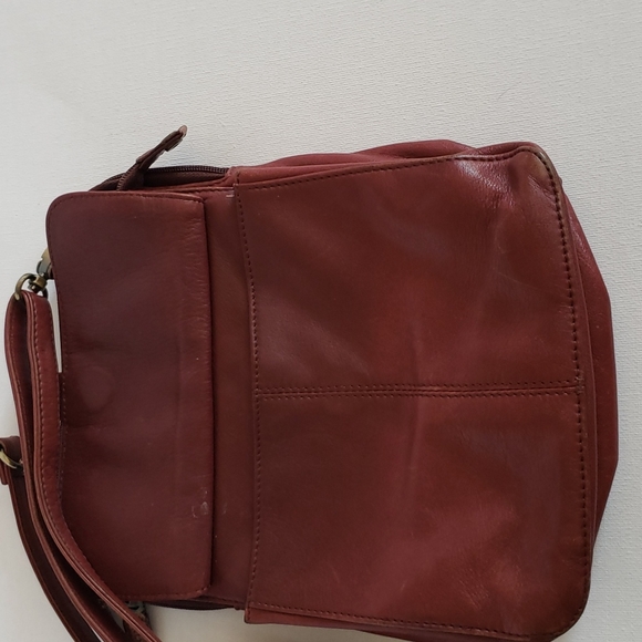 MANCINI Red Leather Crossbody Shoulder Bag Purse - Picture 4 of 6
